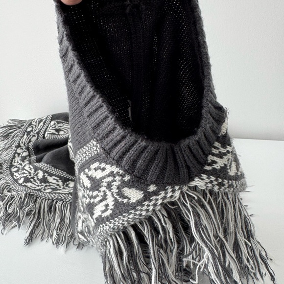 Grey wool poncho - Picture 3 of 5